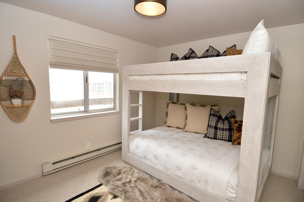 Silverglo By Frias Apartment Aspen