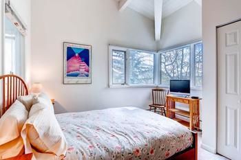 244 Eastwood East End By Mccartney