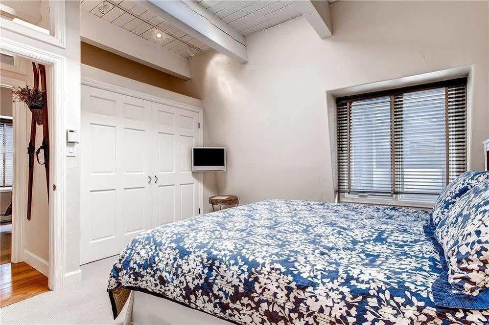 Chateau Dumont Apartment