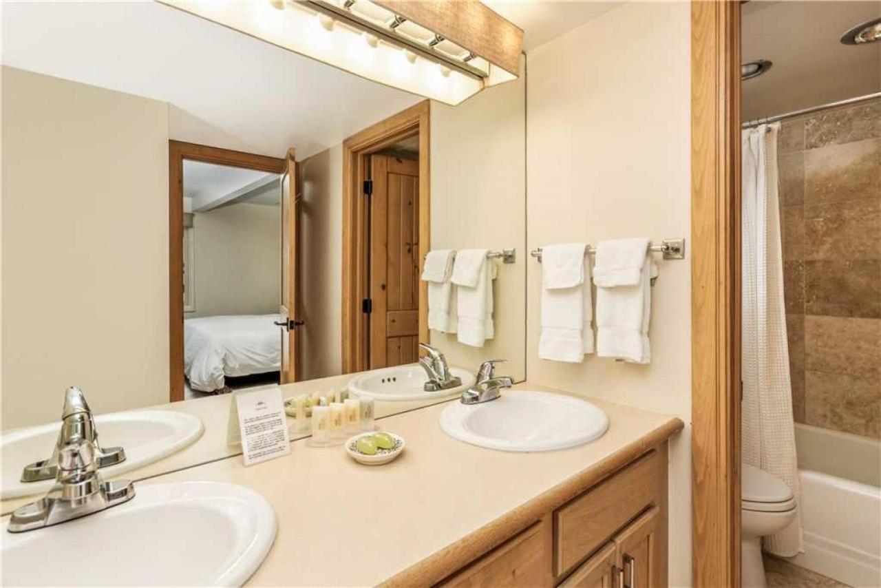 Standard 2 Bedroom - Alps #206 *