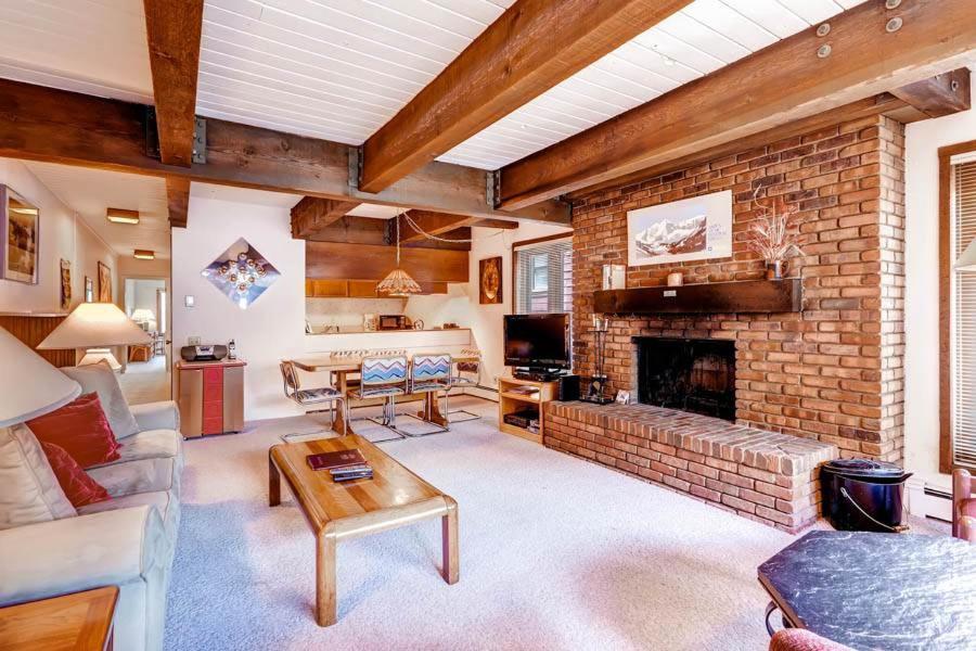 Cottonwoods 2f Apartment *