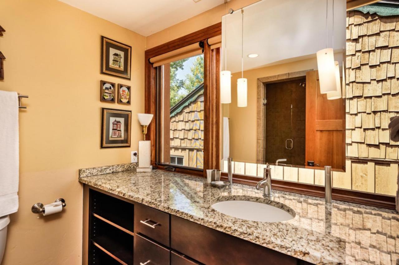 Fasching Haus Unit 9 & 10, 6 Bedroom, 6 Bth Condo, 2 Blocks To Downtown Holiday home Aspen