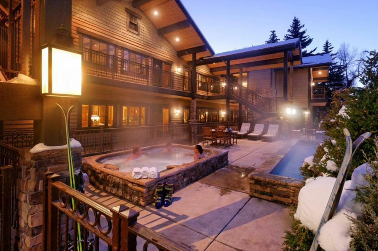 Innsbruck Deluxe Two-bedroom 1 W/ Hot Tub, Centrally Located