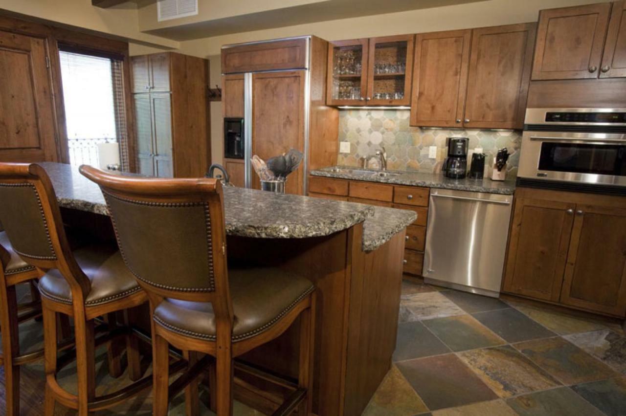 Innsbruck Deluxe Two-bedroom 1 W/ Hot Tub, Centrally Located Aspen