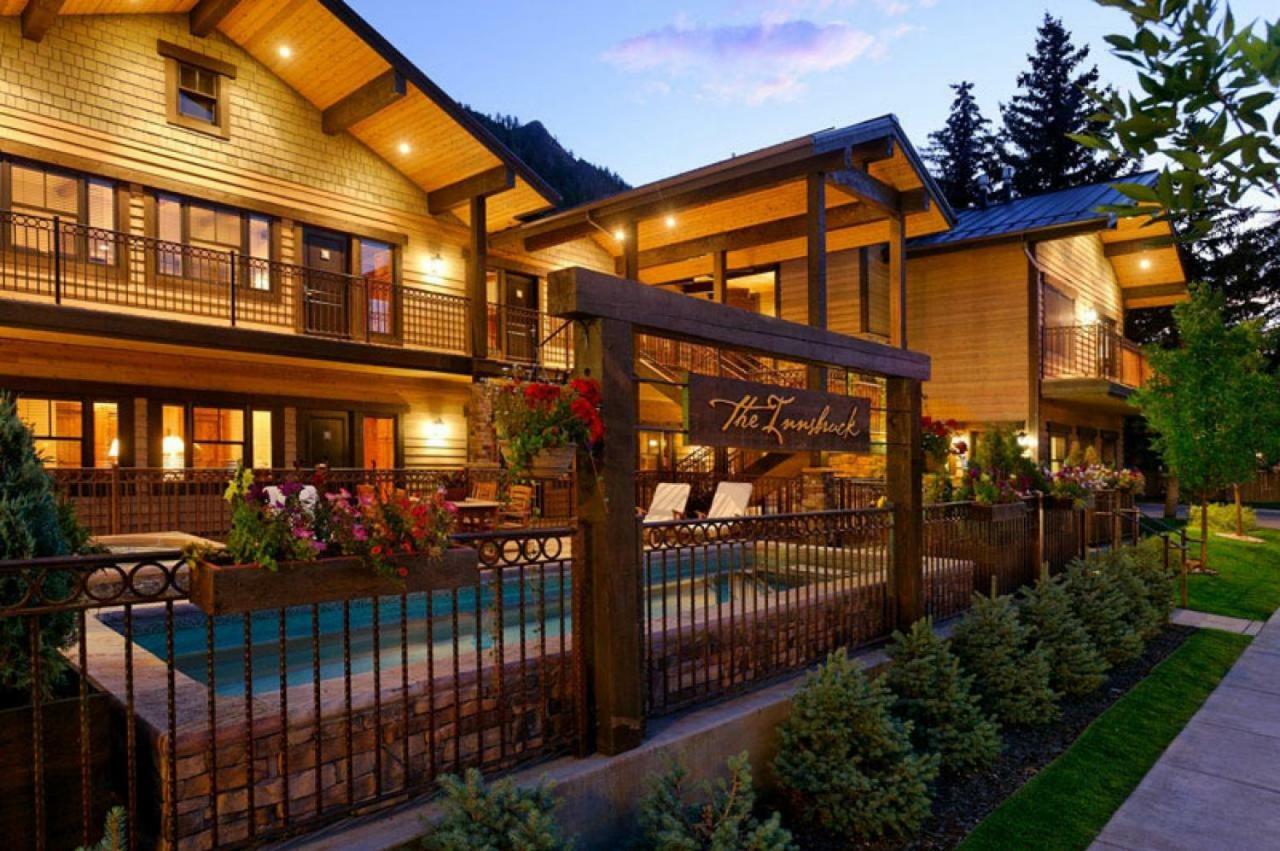 Innsbruck Deluxe Two-bedroom 1 W/ Hot Tub, Centrally Located *