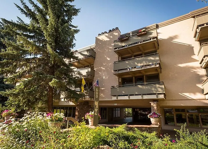 Concept 600 Unit 308, Convenient Downtown Location, Private Deck, And Fireplace