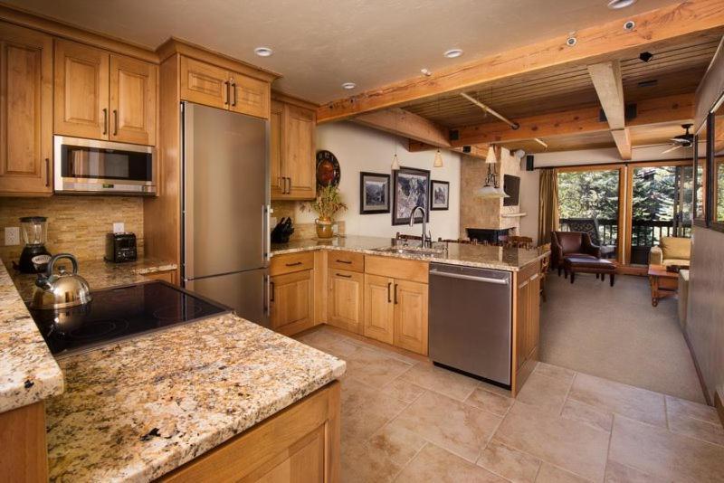 2 Bedroom Mountain Residence In The Heart Of Aspen With Amenities Including Heated Pool, Hot Tubs, Game Room And Spa *
