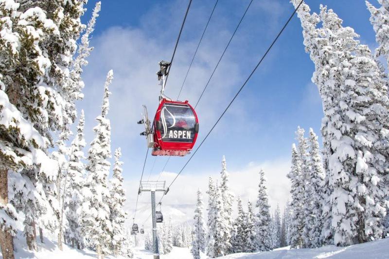 Apartment Premier Gondola Condo: Downtown Luxury Steps From Slopes Aspen