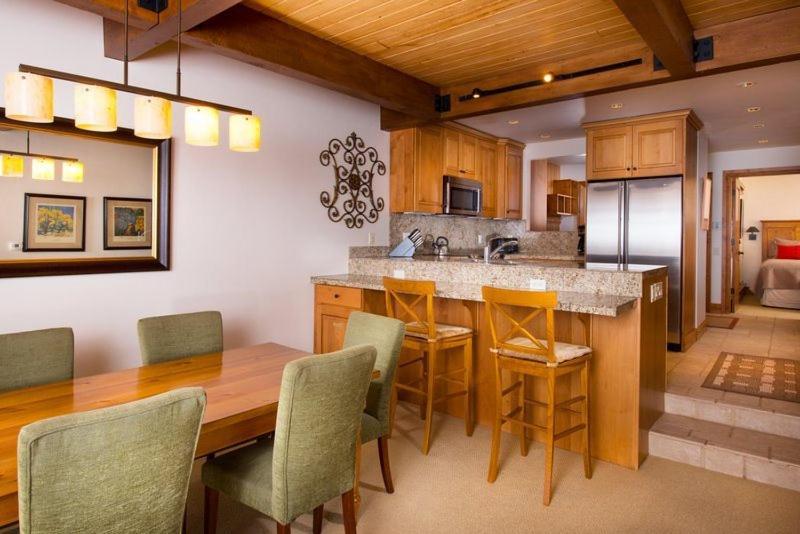 2 Bedroom Mountain Residence In The Heart Of Aspen With Amenities Including Heated Pool, Hot Tubs, Game Room And Spa *