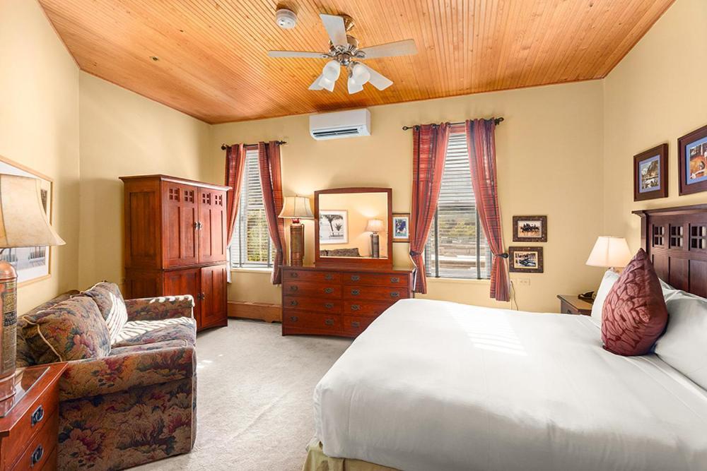 Independence Square 308, Floor With Ideal Downtown Location