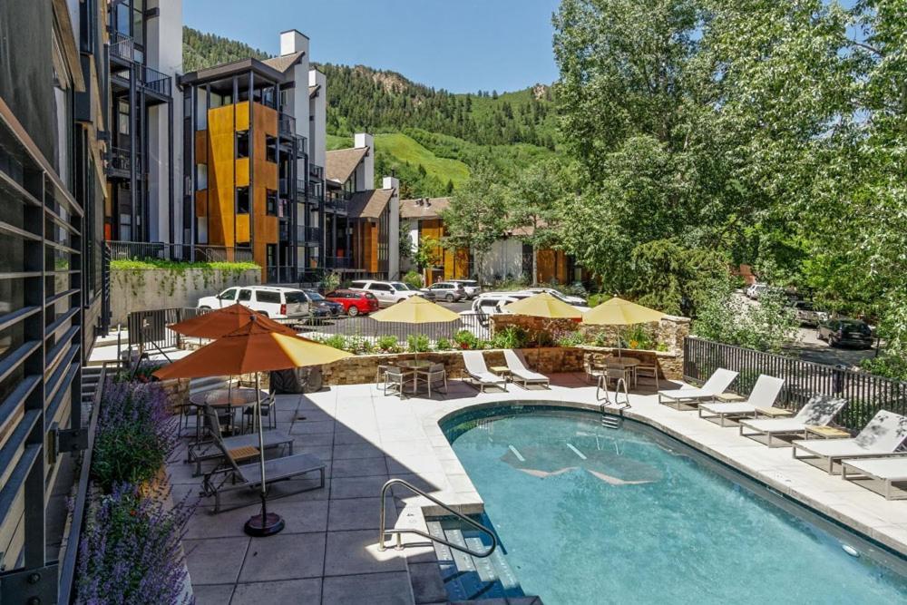 Durant Unit A101, Centrally Located, Sunny With Great Views, A/c & Fireplace