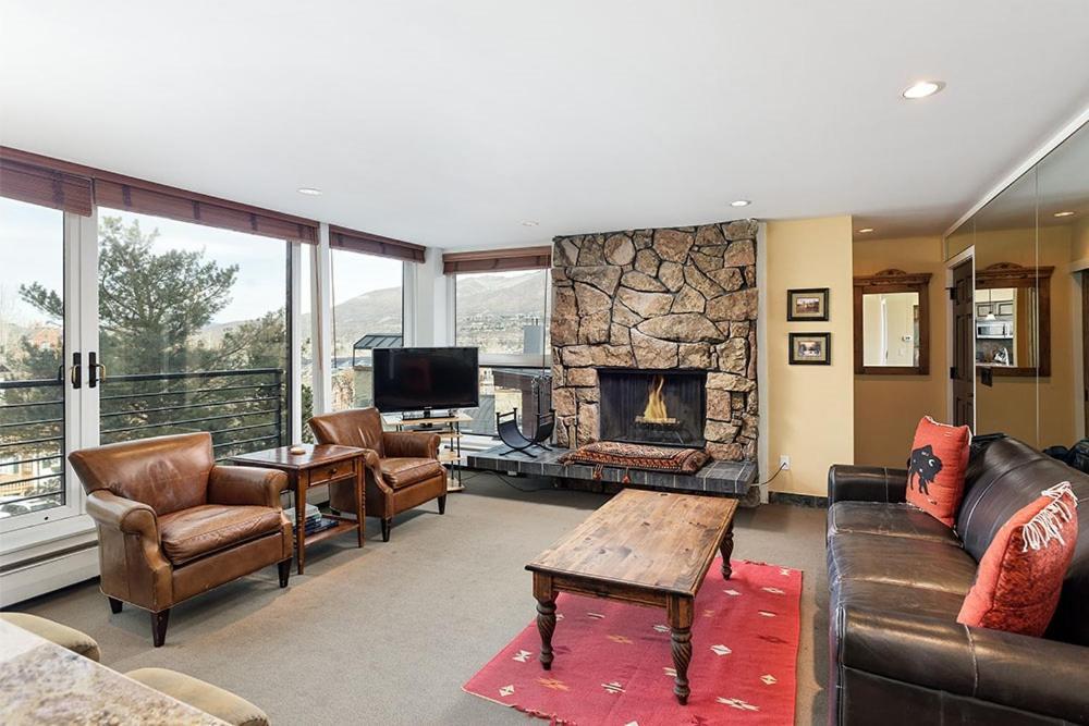Durant Unit A101, Centrally Located, Sunny With Great Views, A/c & Fireplace * Aspen