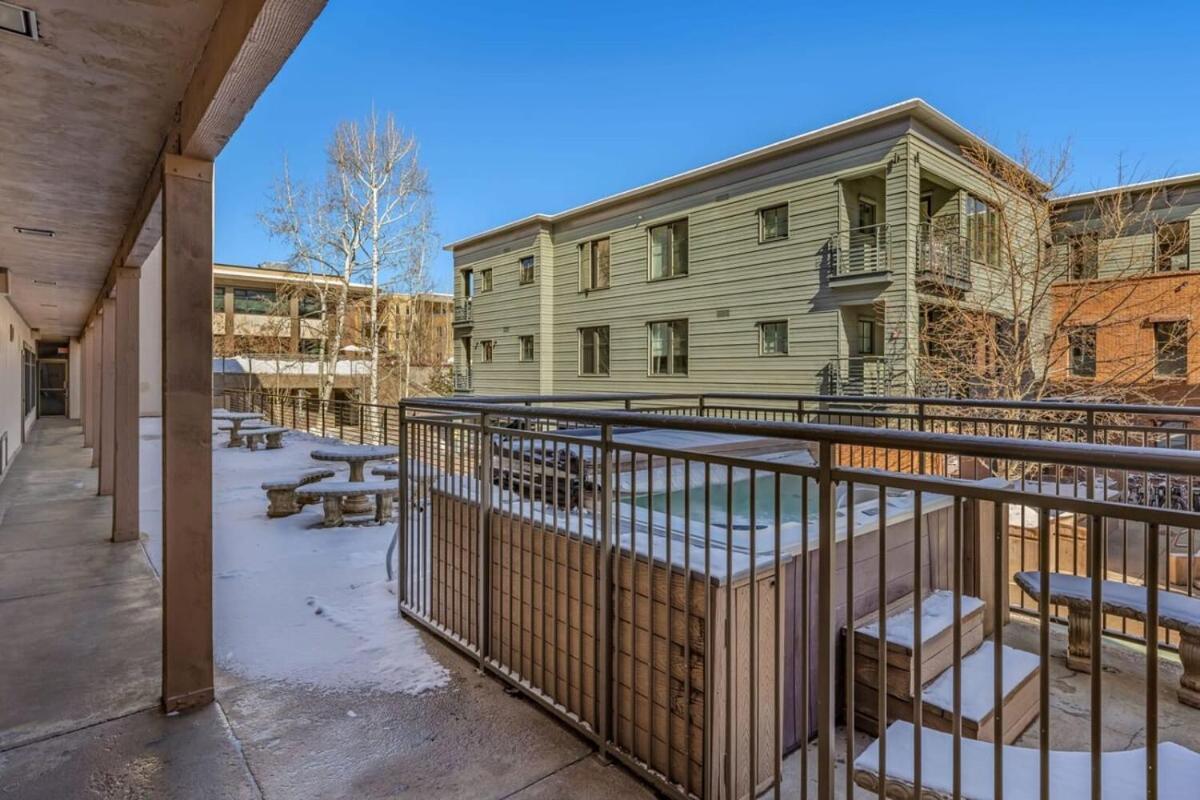 New Listing 2br 2ba - Mountain Views * Aspen