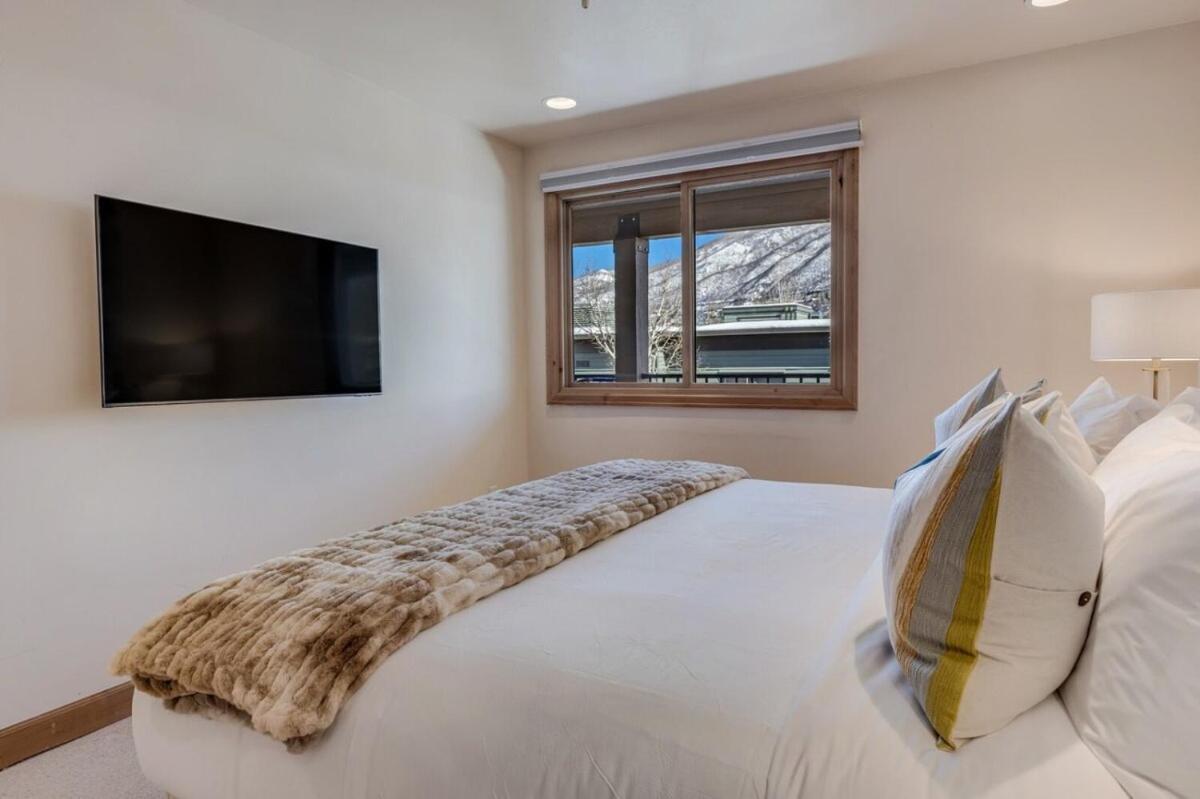 Apartment New Listing 2br 2ba - Mountain Views