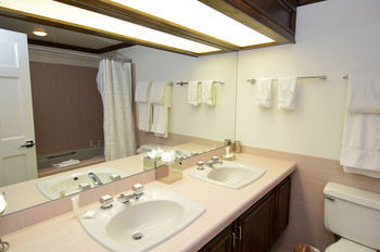 Hotel Durant Condominiums By Frias